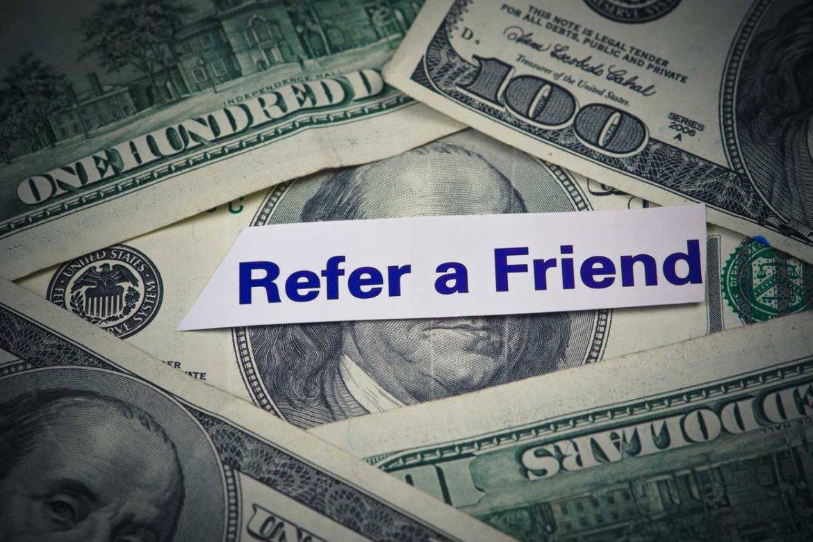 A close of cash that says refer a friend